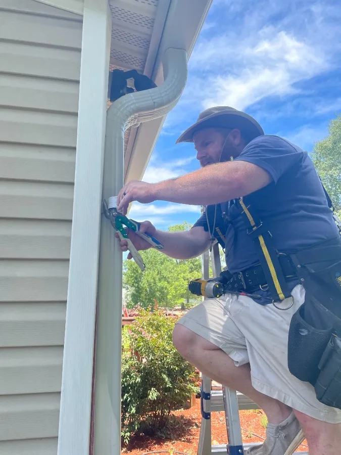 Gutter repair service