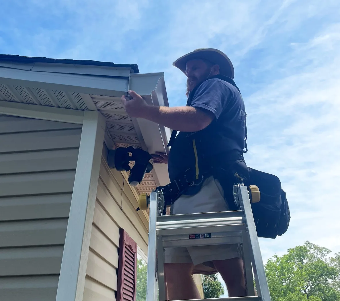 Seamless gutter installation tailored to your home